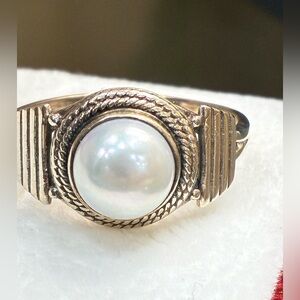 Elegant fresh water Pearl Ring in sterling silver Setting